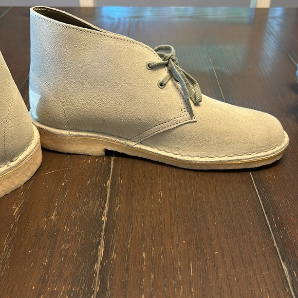 Clarks Desert Boots.  Size 9 (women’s) Pale green. - Picture 4 of 9